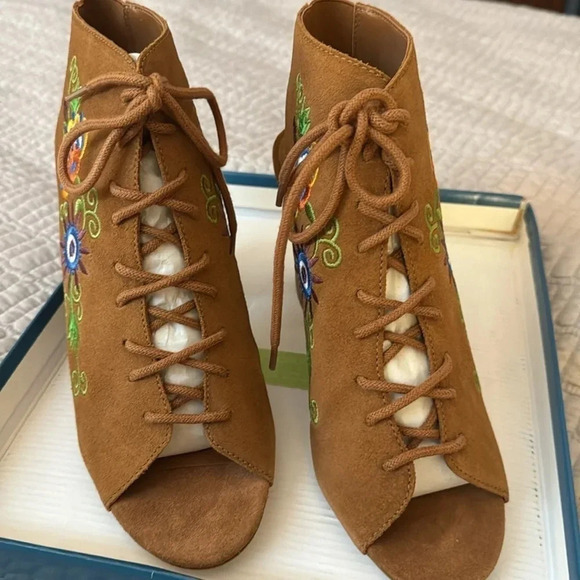 *Final Price* Sbicca Vintage Collection Sz 7 Suede Embroidered Sandal Boho - Picture 2 of 7